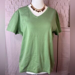 L.L. Bean Light Green V-Neck‎ Short Sleeve Tee large